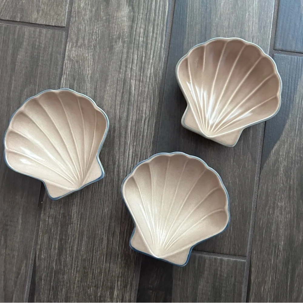 VTG Pfaltzgraff Yorktowne 242 USA Shell Bowls in Tan Set of 3
